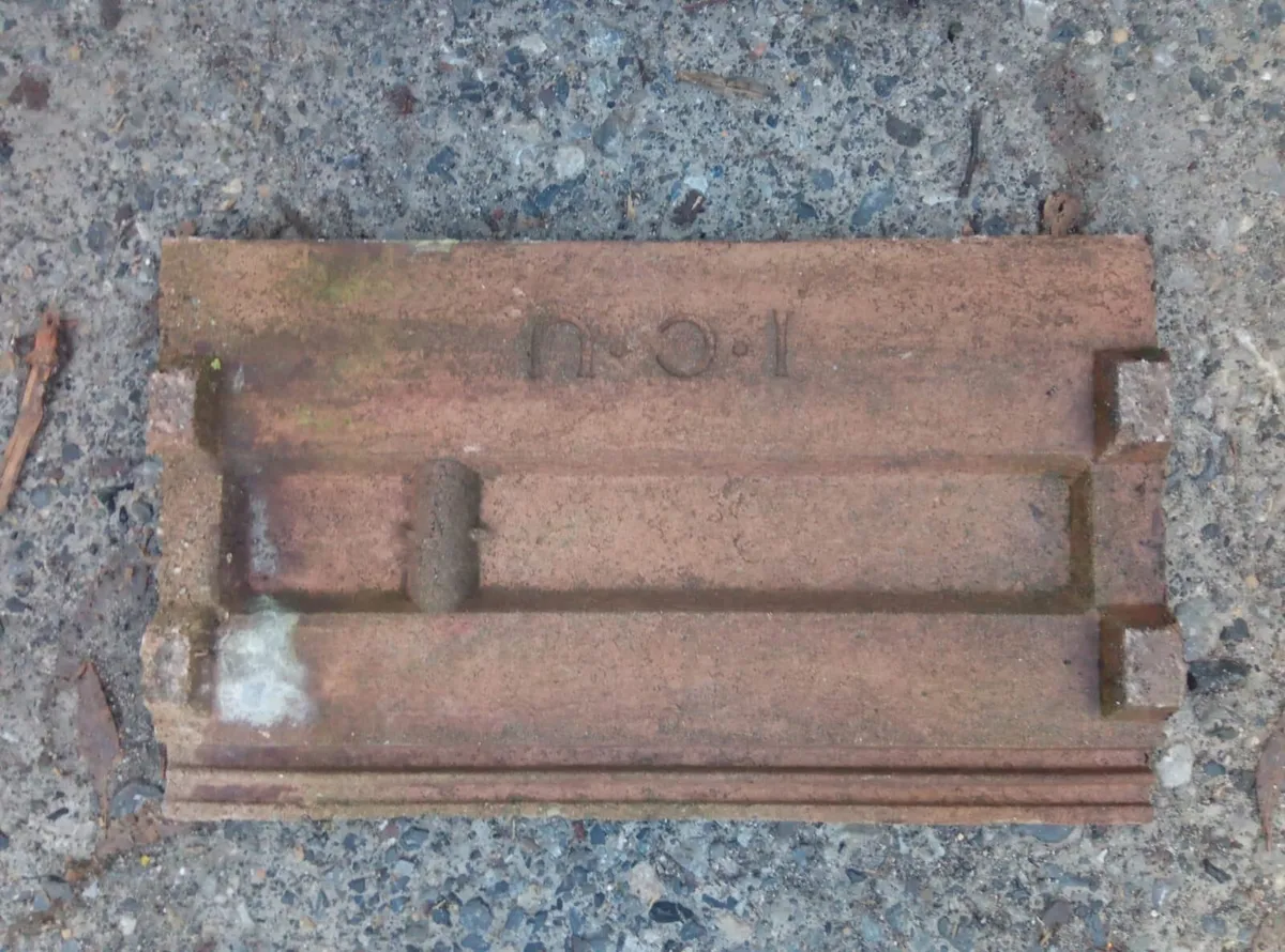 Old roof tiles - Image 3