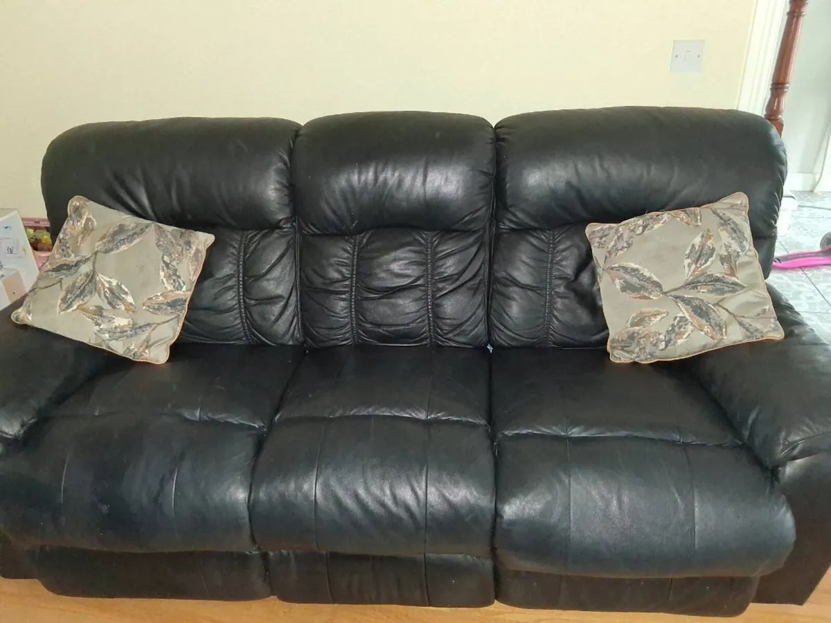 Leather couch and armchair - Image 1