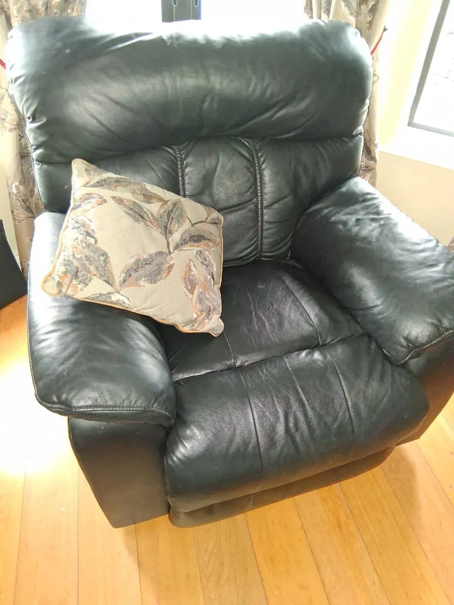 Leather couch and armchair - Image 2