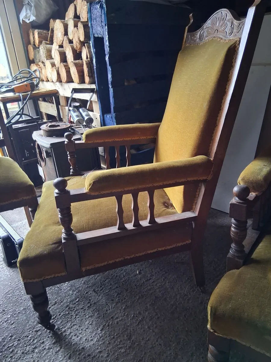 6 Antiques seats very old - Image 1