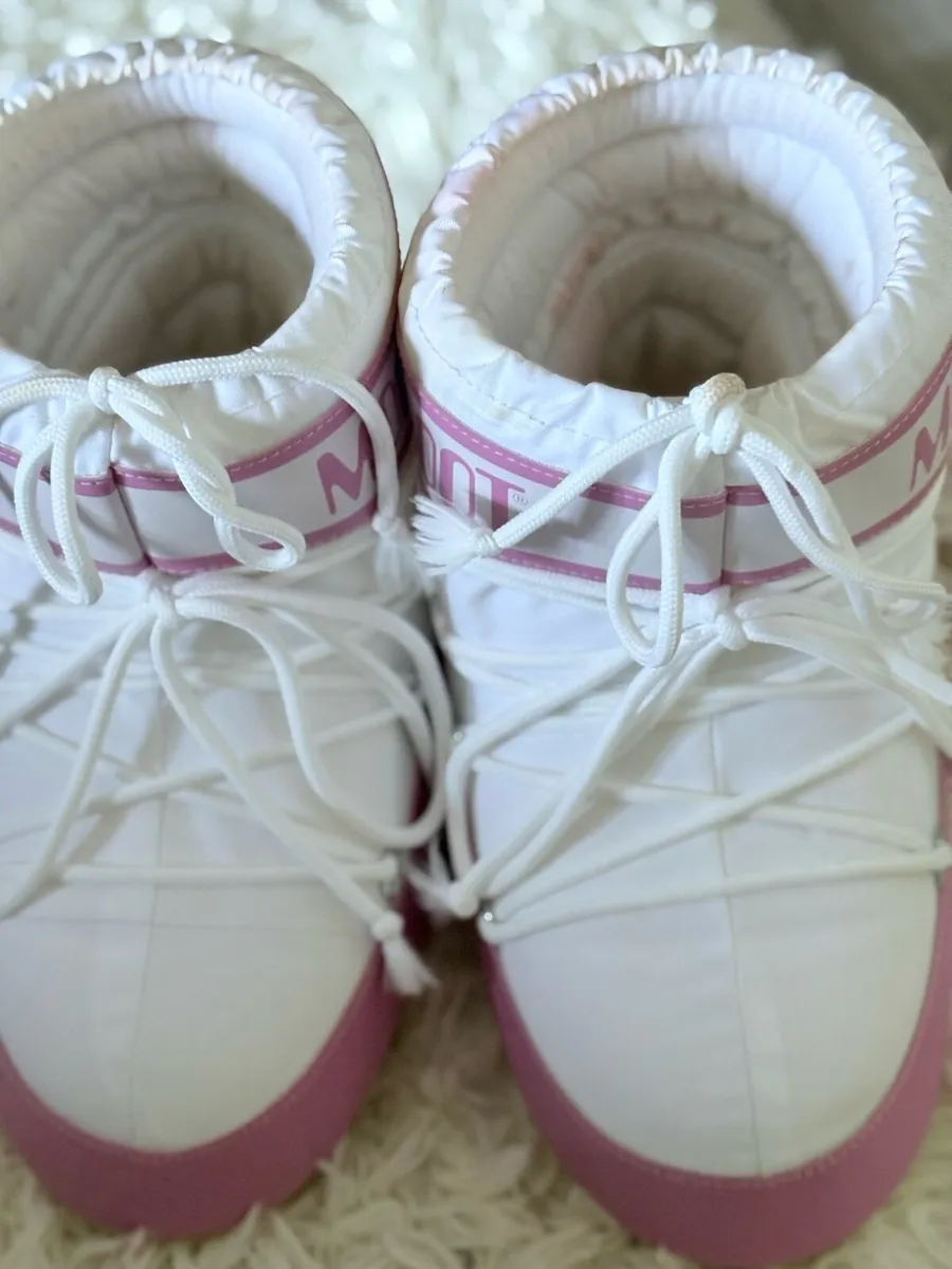 Moon boots - Image 1
