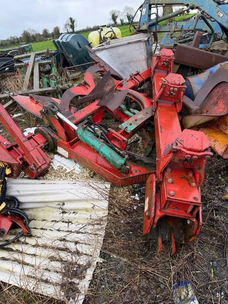Kverneland PS 100 plough and tanco for parts - Image 3