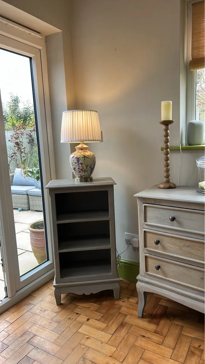 De stressed French Style Bookcases - Image 1