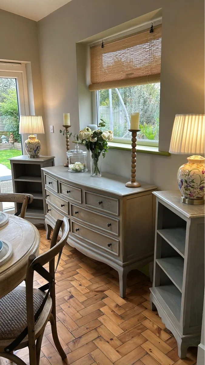 De stressed French Style Bookcases - Image 2