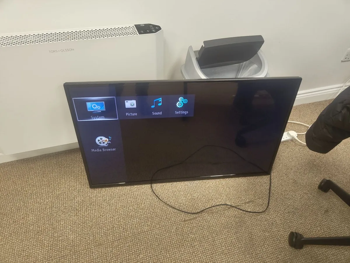 Normandy 43 Inch TV - Image 1