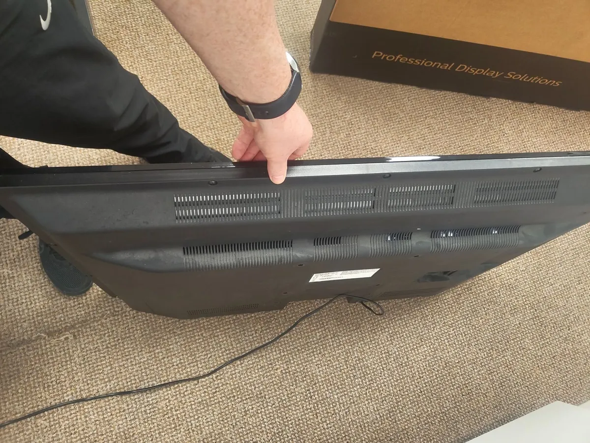 Normandy 43 Inch TV - Image 2