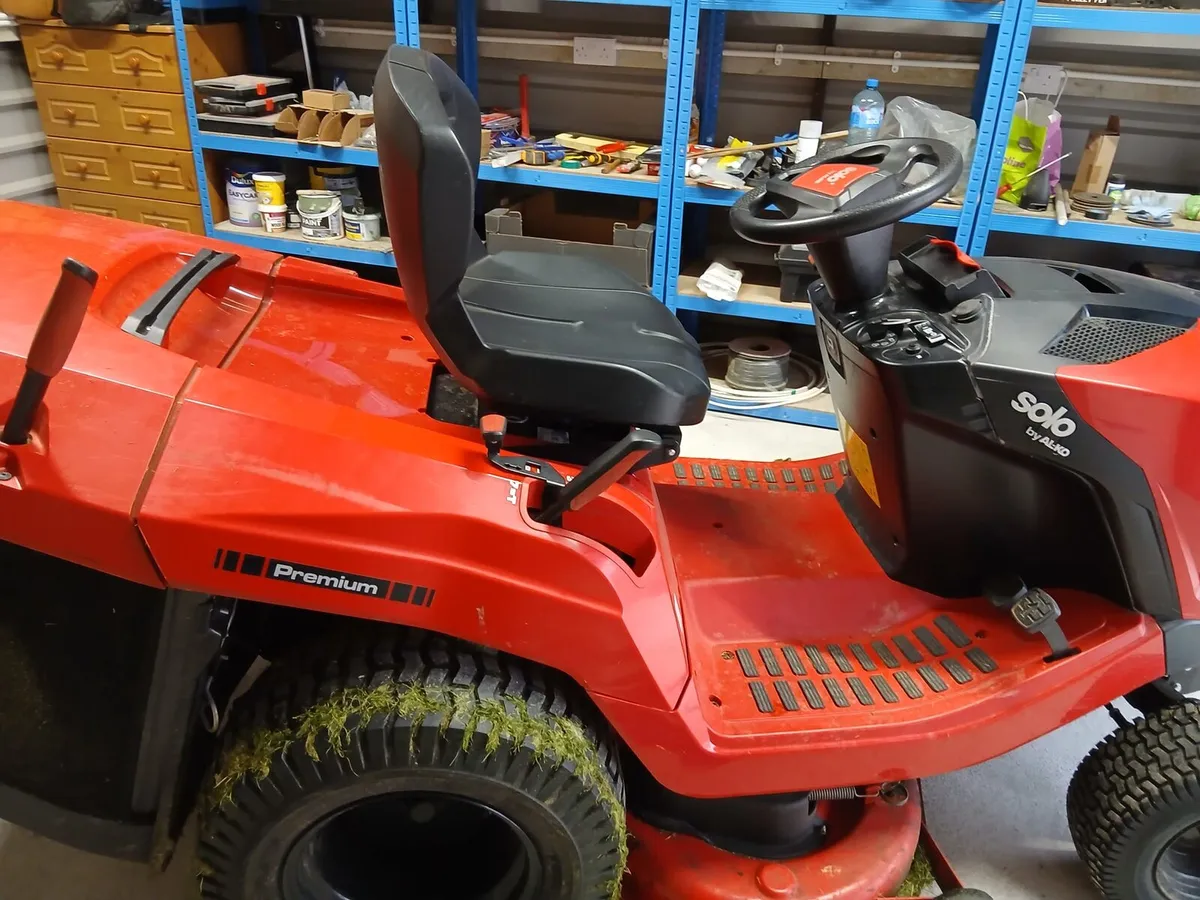 Alko Solo T22 Premium Ride-on Mower - Image 3