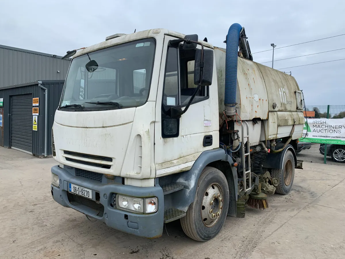 UNRESERVED 2006 DAF LF JOHNSON SWEEPER FOR AUCTION - Image 1