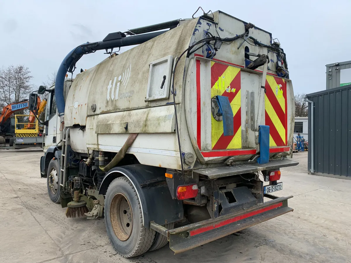 UNRESERVED 2006 DAF LF JOHNSON SWEEPER FOR AUCTION - Image 3
