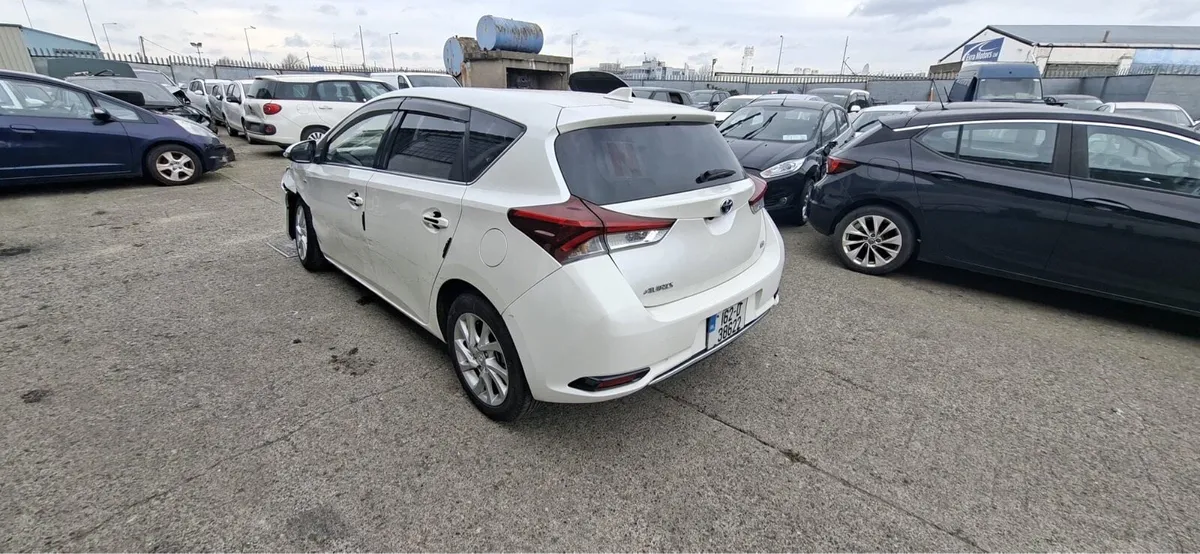 16 Auris…Hybrid - Image 4