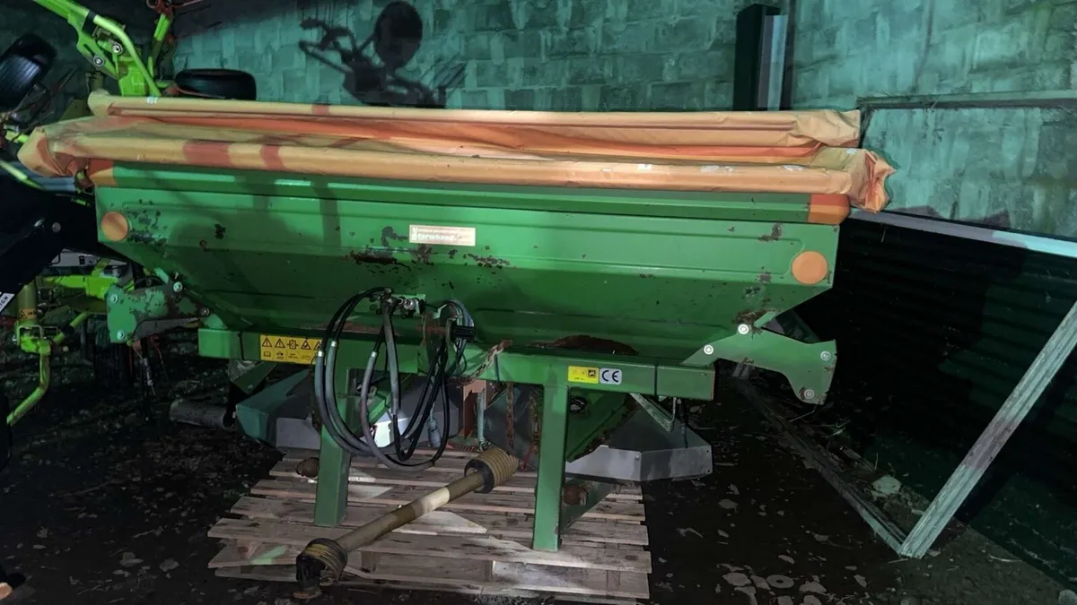 Amazone 1001 fertiliser spreader - Image 2