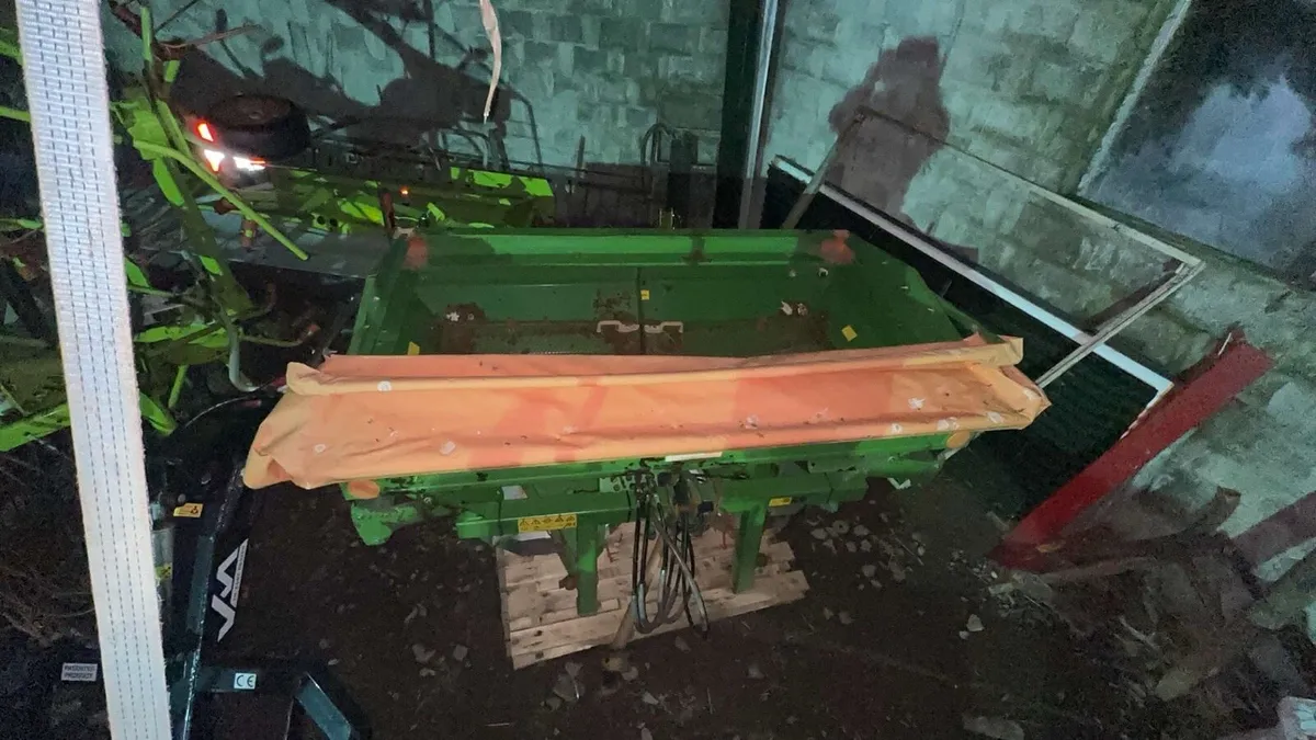 Amazone 1001 fertiliser spreader - Image 3