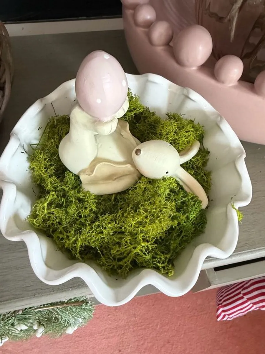 Bunny in vase with moss - Image 1
