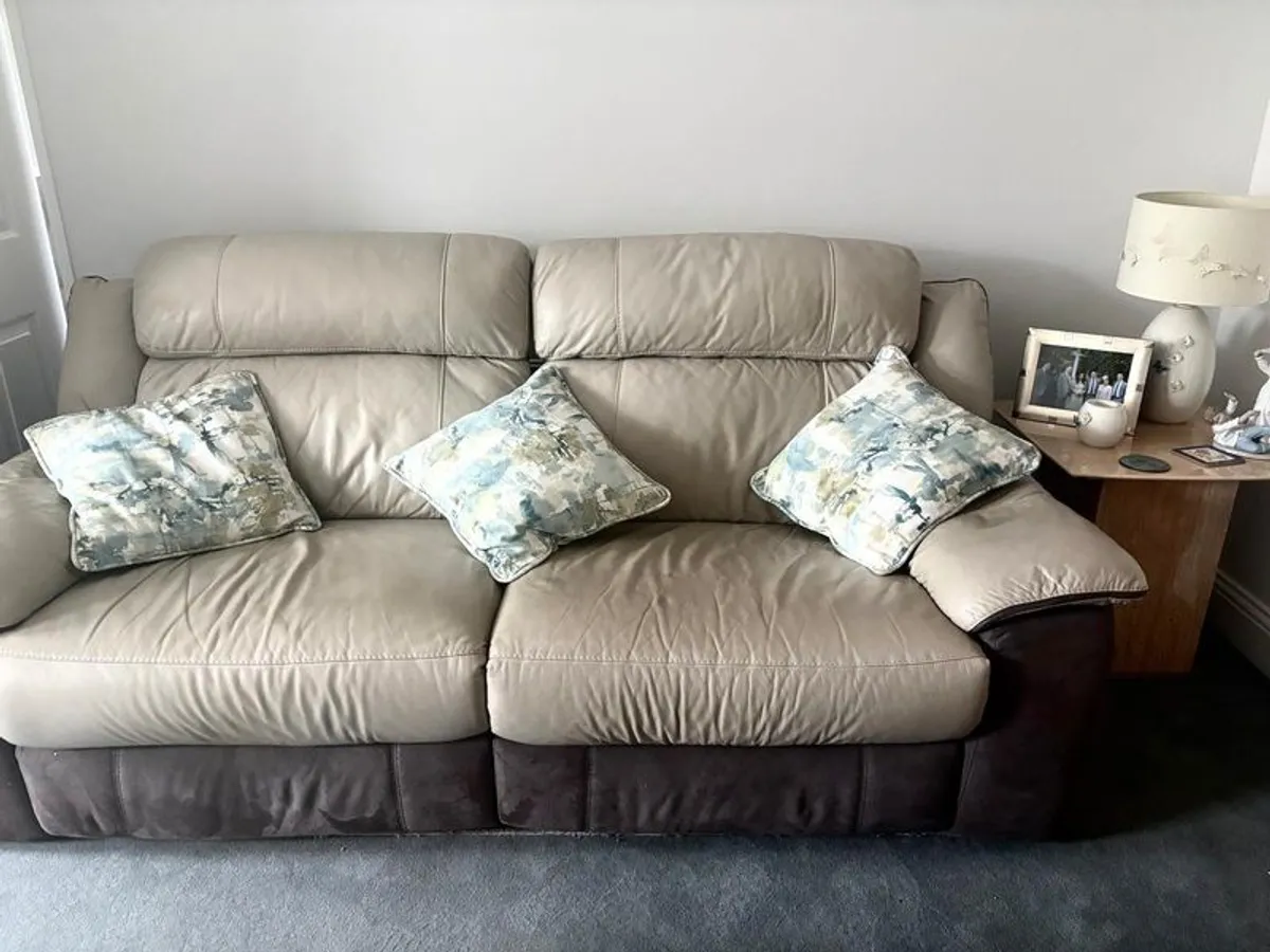 3 Piece Leather Suite - Image 1