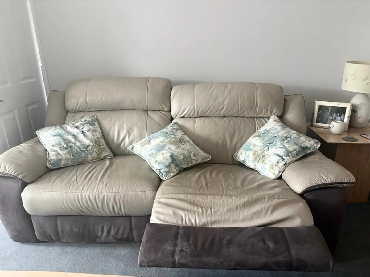 3 Piece Leather Suite - Image 3