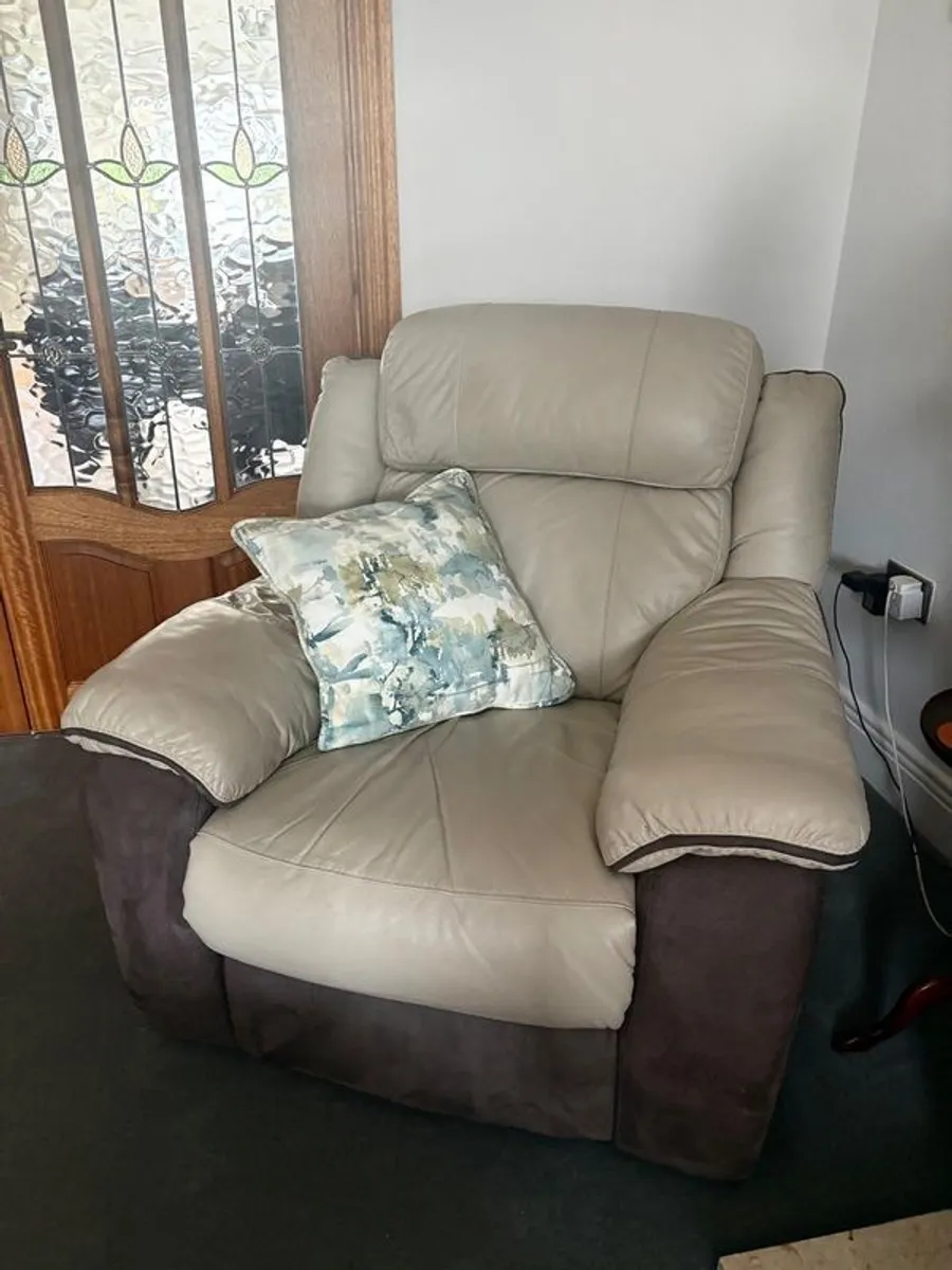 3 Piece Leather Suite - Image 4