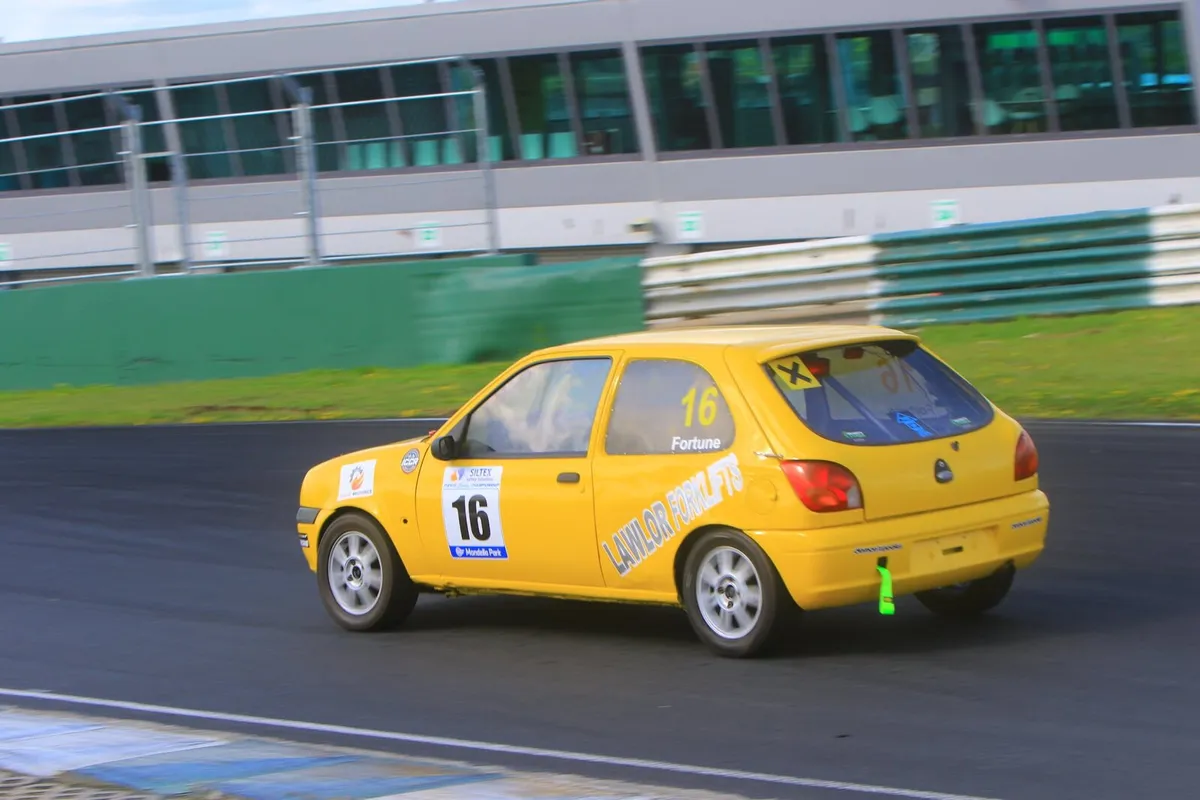 Ford Fiesta Zetec - Image 2