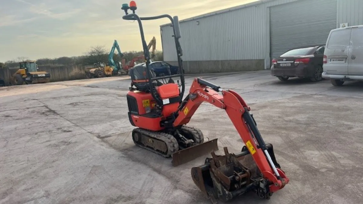 2022 Kubota K008-5 - Image 4