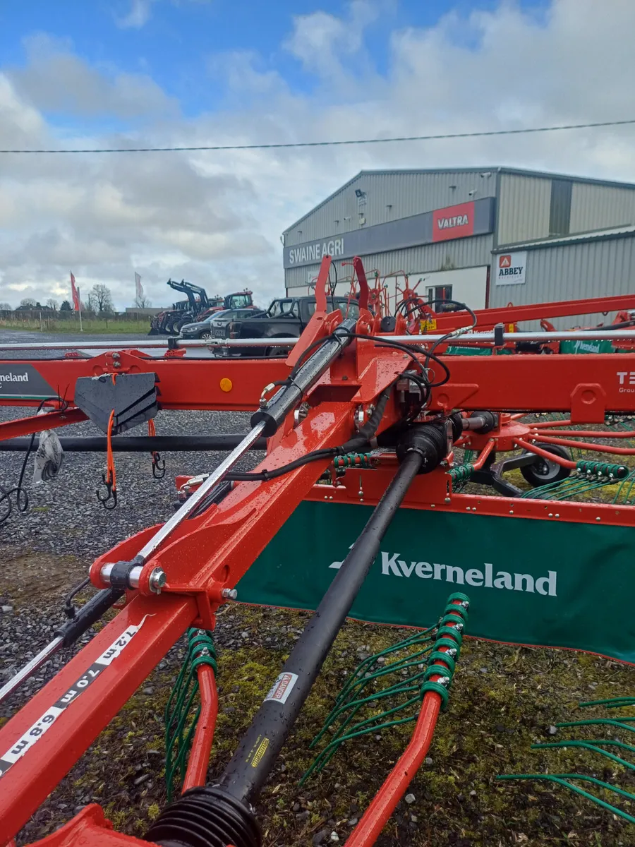 Kverneland 9472C  Twin Rotor Rake - Image 2