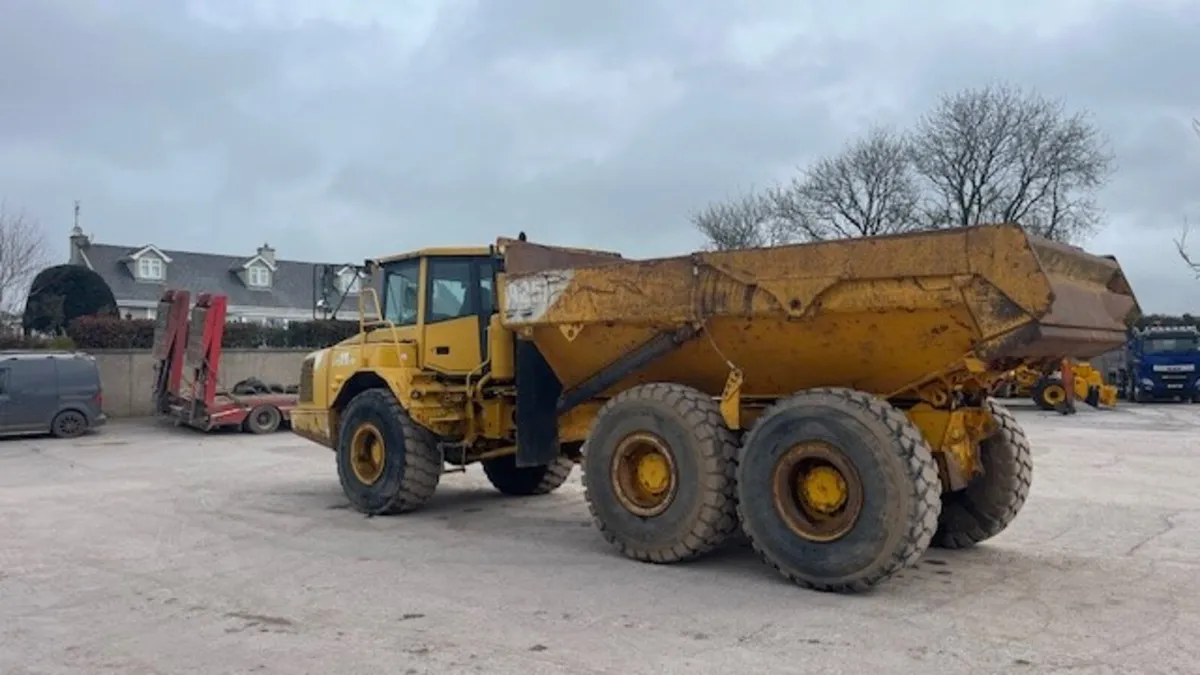 2004 Volvo 425D - Image 1