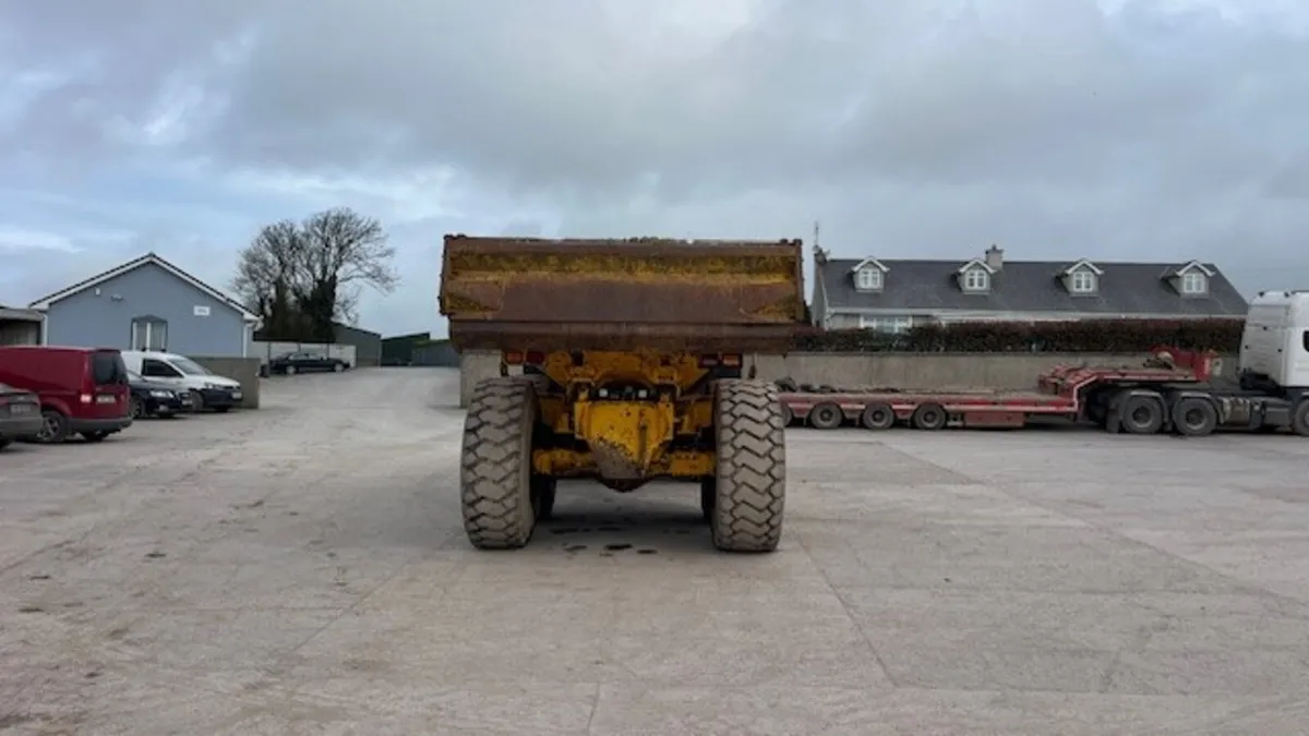 2004 Volvo 425D - Image 2