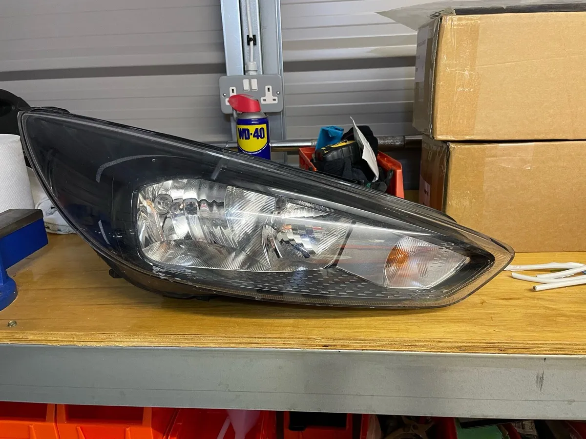 Ford Focus 2017 RH Headlight - Image 4