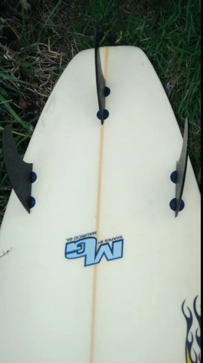 Surfboard & Padded surfboard bag - Image 3