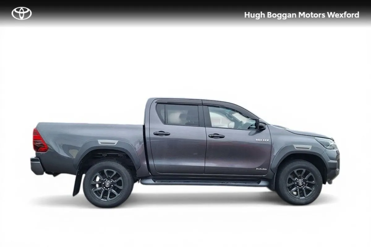 Toyota Hilux 2.8 INVINCIBLE - Image 3