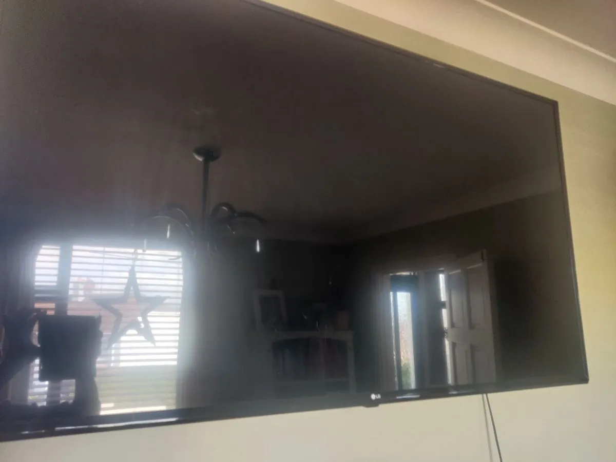 LG Smart TV  48 inch - Image 2