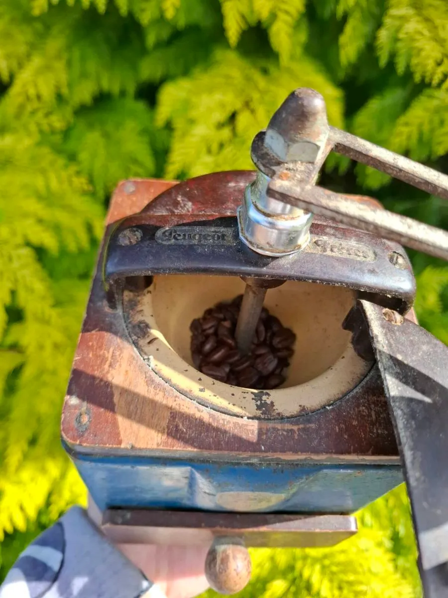 By post only working coffee grinder - Image 3