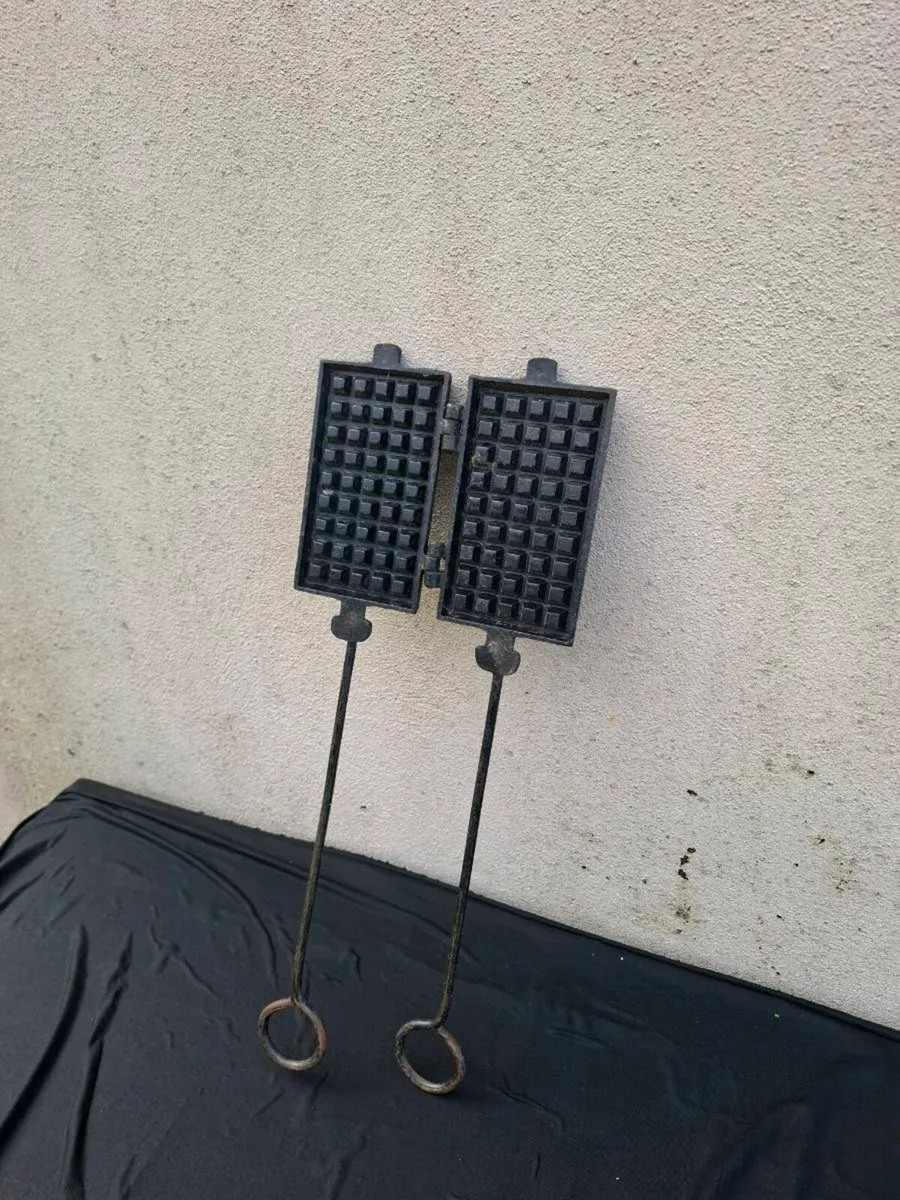By post only antique belgian waffles maker - Image 1
