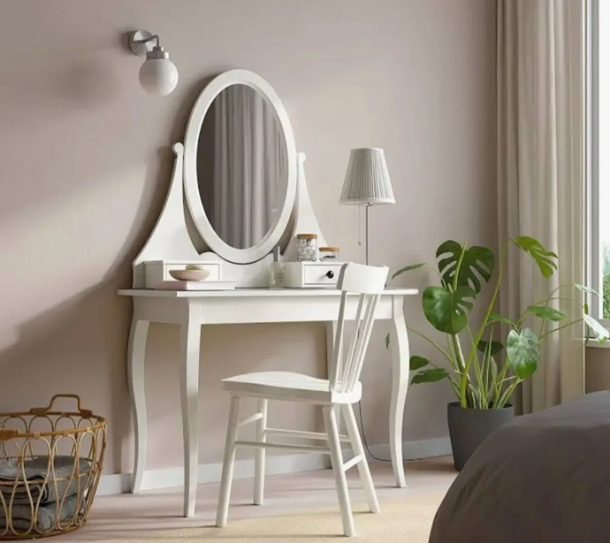 Make up table and chair - Image 1