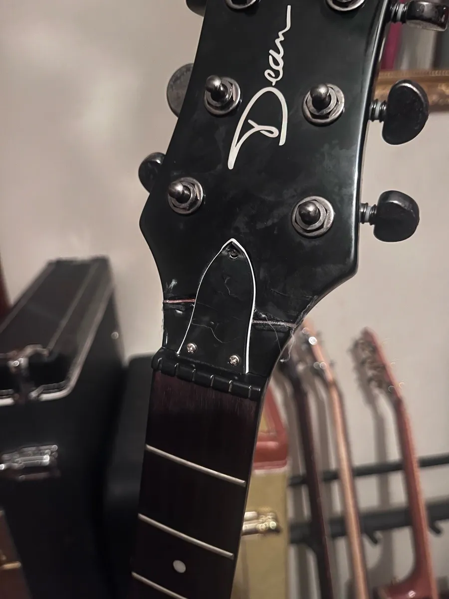 6 String Dean Banjo *headstock cracked* - Image 2