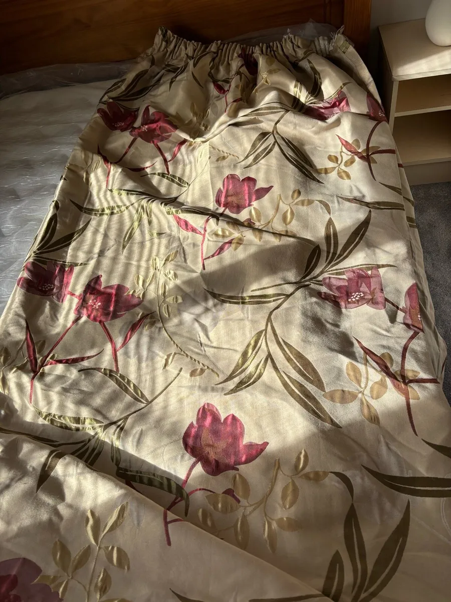 2 PAIRS + 1 HEAVY LINED CURTAINS - Image 3