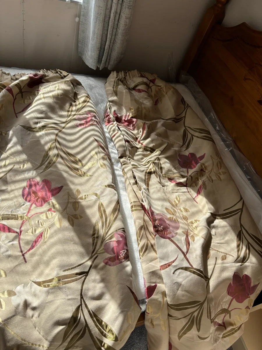 2 PAIRS + 1 HEAVY LINED CURTAINS - Image 4