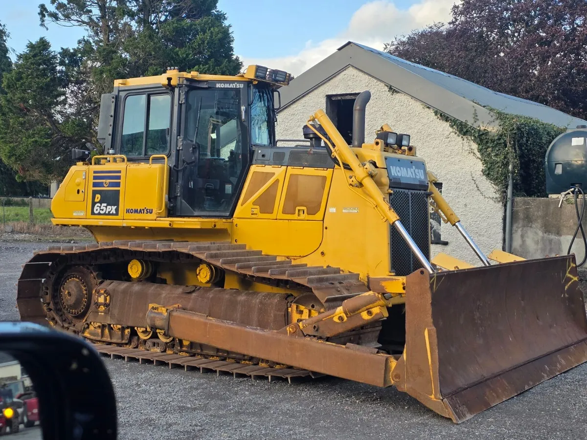 Komatsu D65 PX Bull Dozer - Image 1