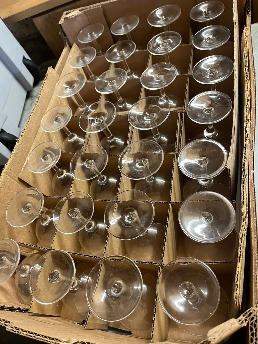 72 Wine glasses - Image 2