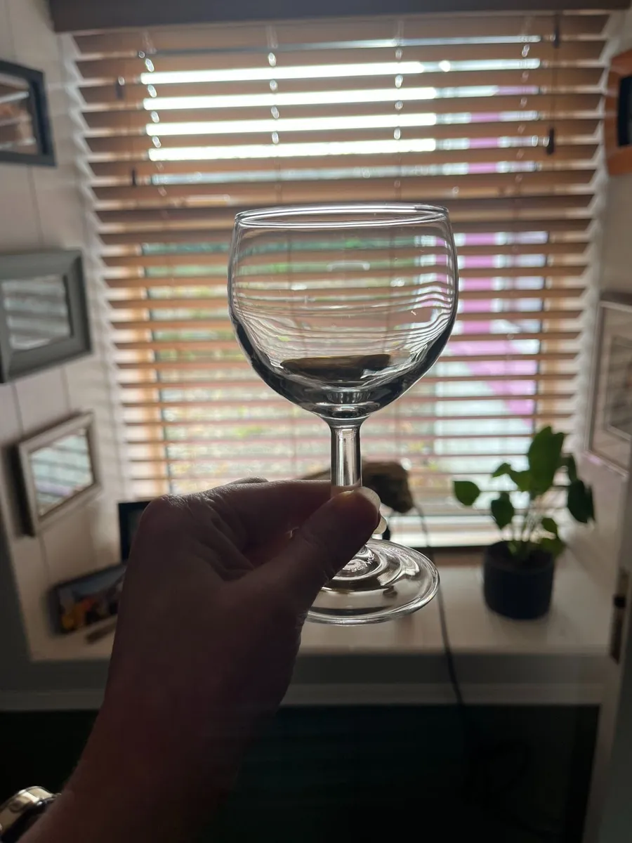 72 Wine glasses - Image 1