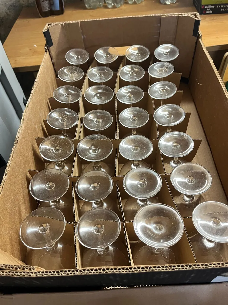 72 Wine glasses - Image 3