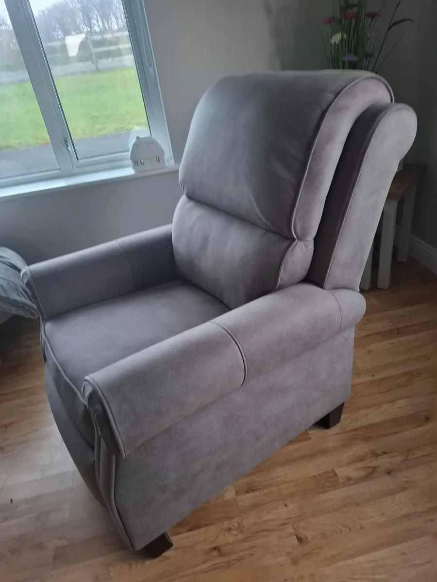 Recliner  chair - Image 1