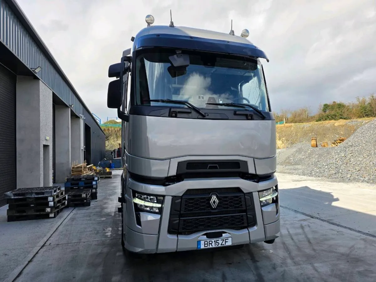 Renault t520 high cab 2025 100km - Image 4