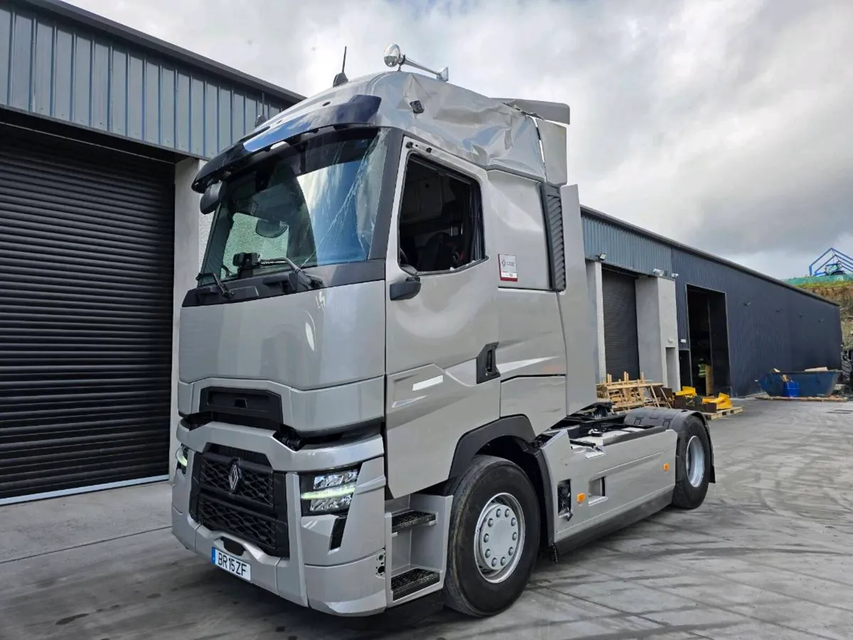 Renault t520 high cab 2025 100km - Image 2