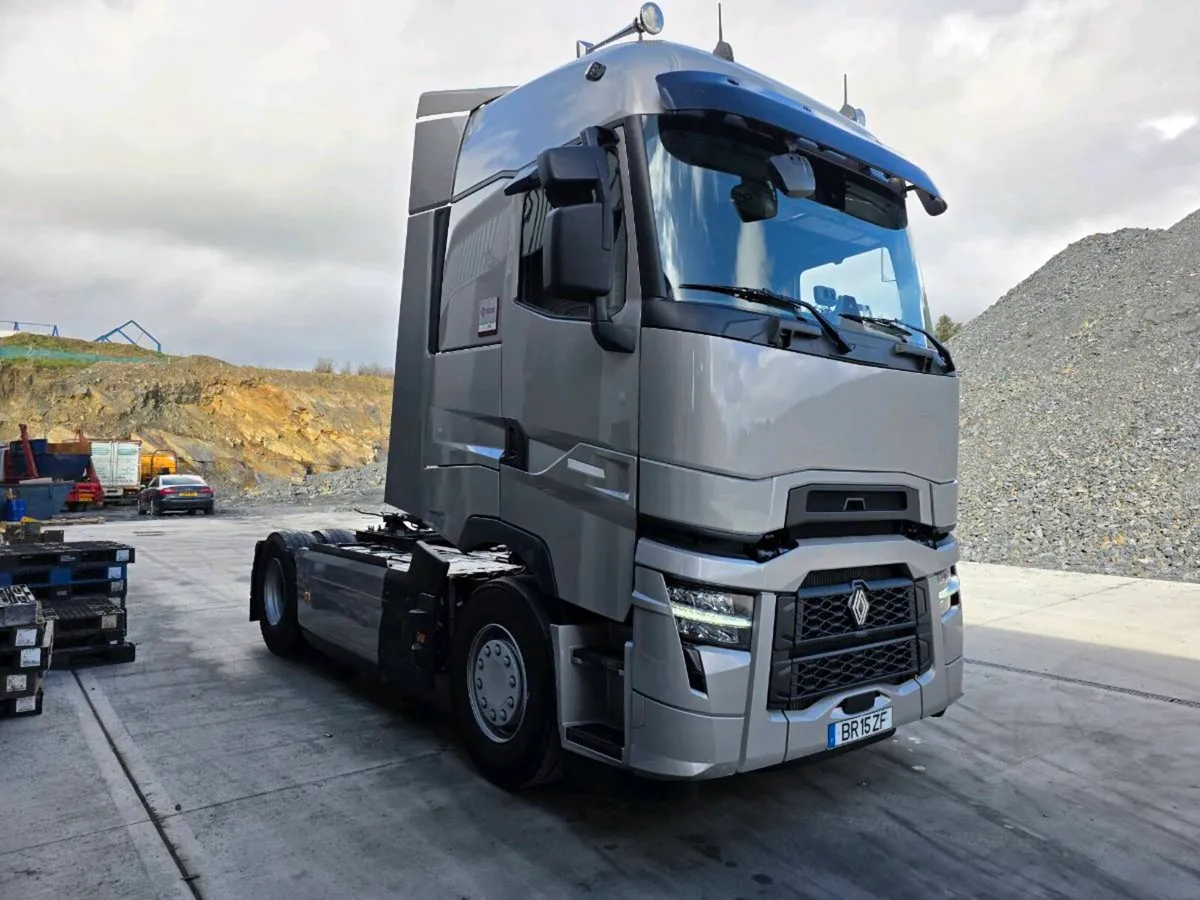 Renault t520 high cab 2025 100km - Image 2