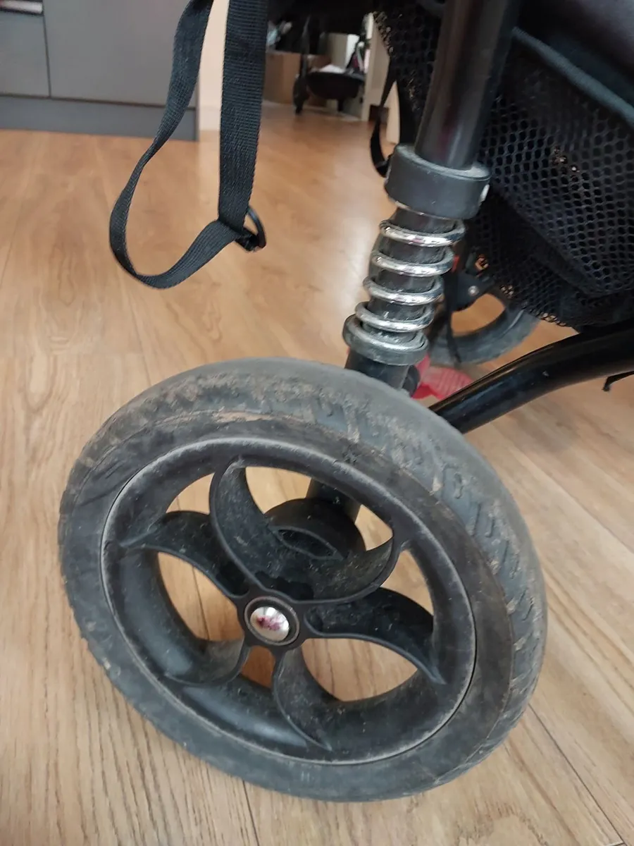 Out n About double Buggy with Carry cot - Image 2