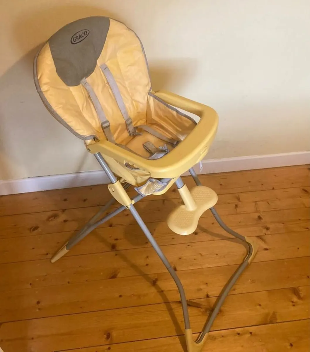 Baby high chair + Removable Tray - Slightly Used - Image 3