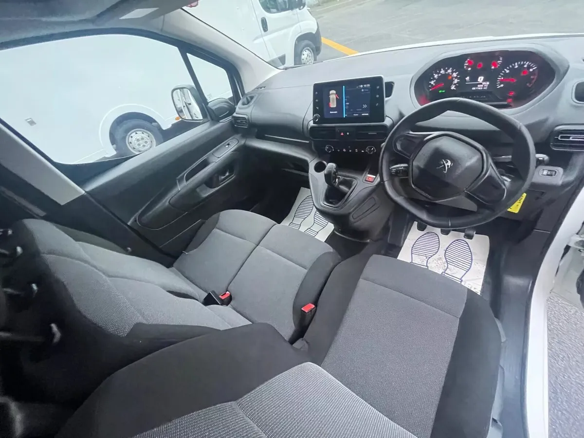 2020 Peugeot Partner Small Panel Van - Image 3