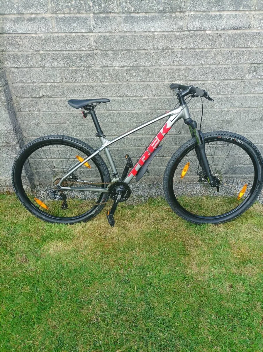 Trek Marline 4 - Image 1