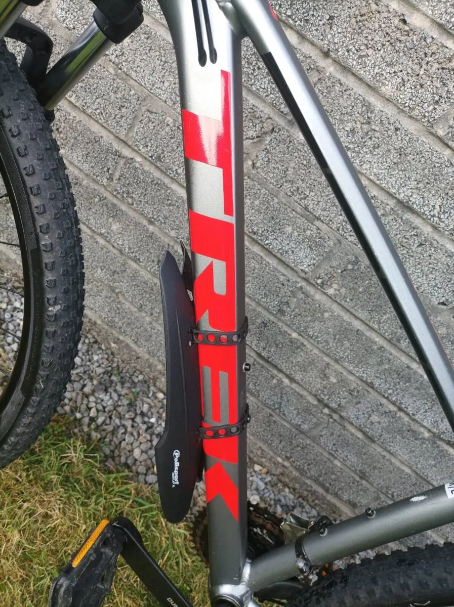 Trek Marline 4 - Image 2