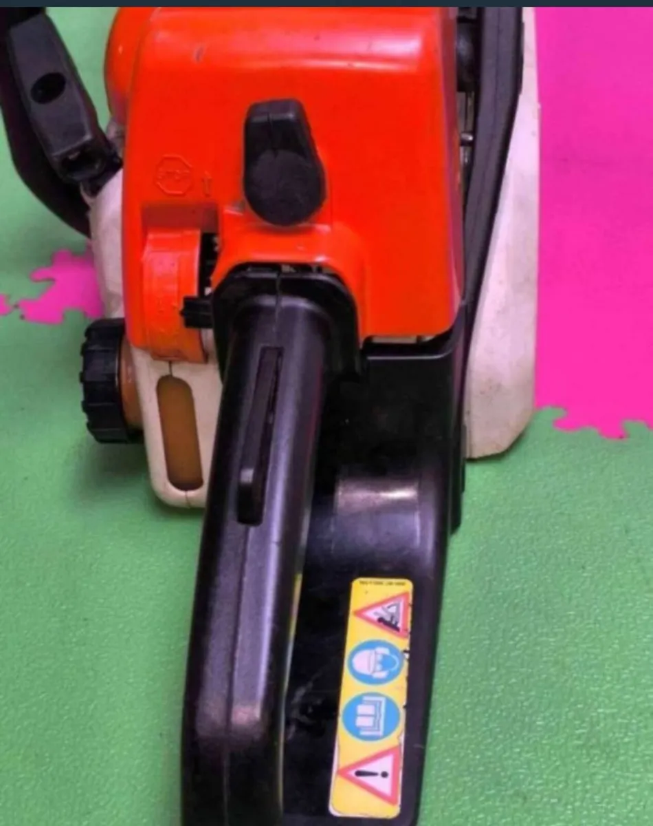 VINTAGE GENUINE STIHL 017 CHAINSAW 
USED - Image 2