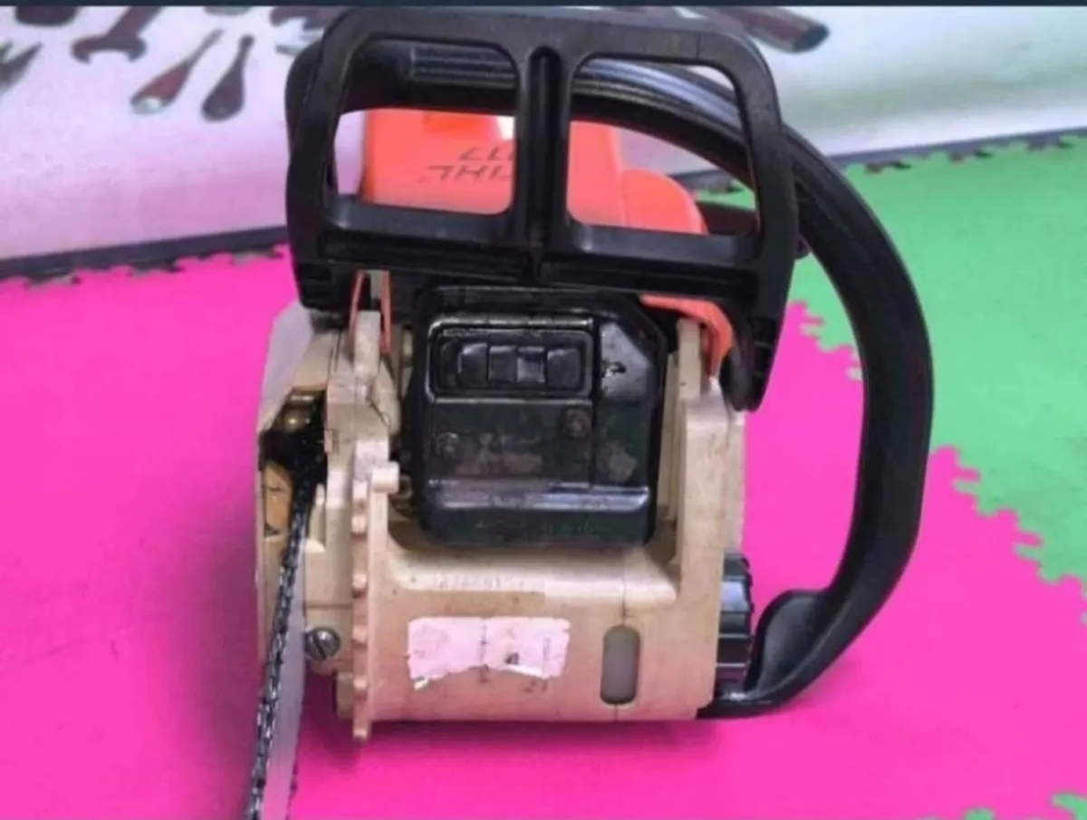 VINTAGE GENUINE STIHL 017 CHAINSAW 
USED - Image 4